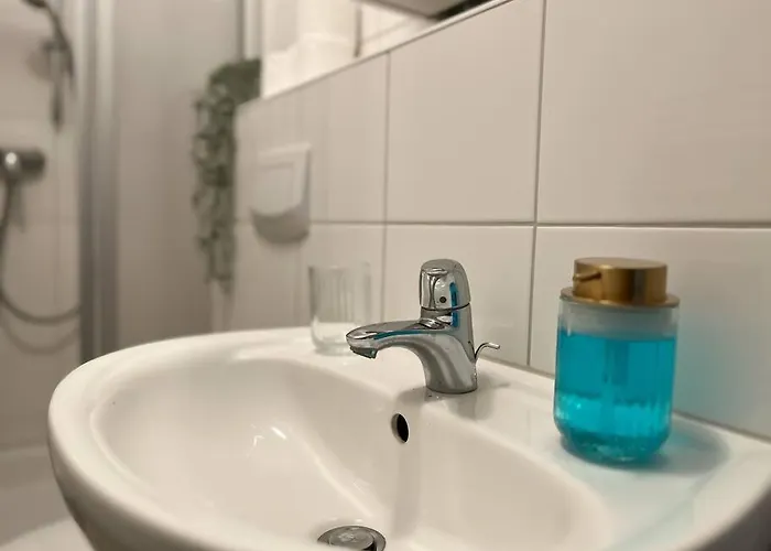 Zentral, Gemuetlich, Messe Nah! Be1l אסן